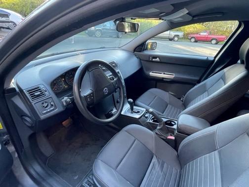 Photo 5 of 8 of 2006 Volvo S40 T5